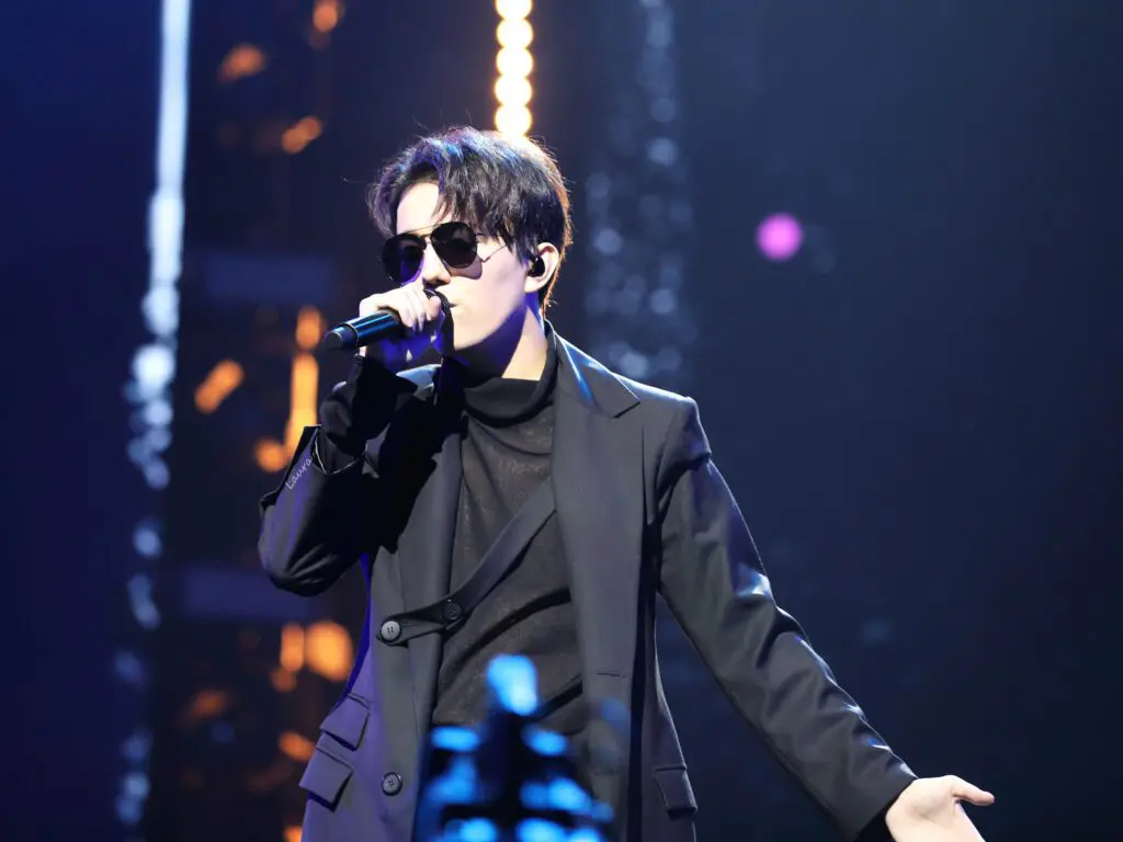 2019_11_29_Dimash_Arnau_Saint_Petersburg