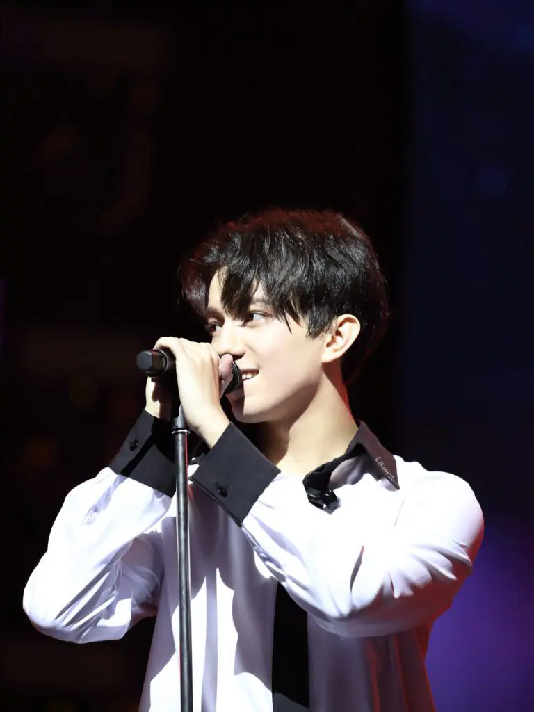 2019_11_29_Dimash_Arnau_Saint_Petersburg