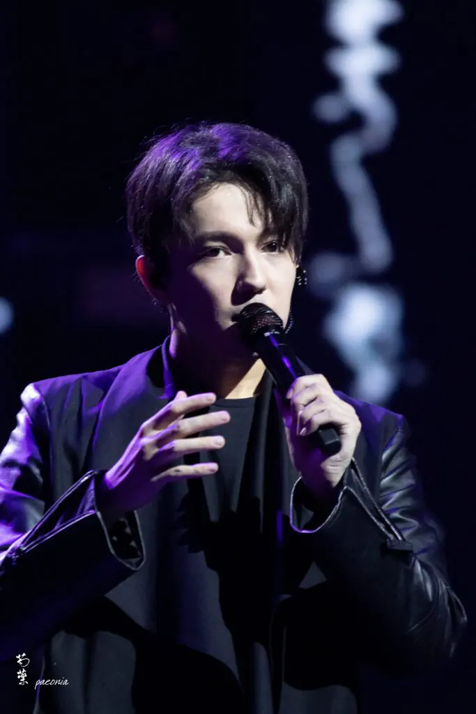 2019_11_29_Dimash_Arnau_Saint_Petersburg