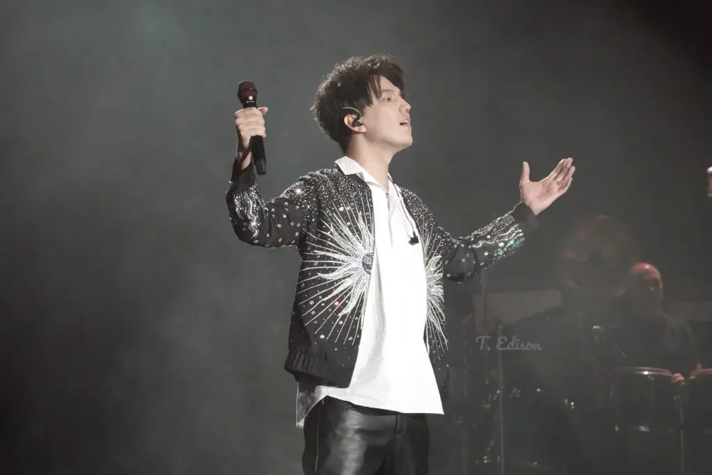 2022_04_16_Dimash_Arnau_Prague