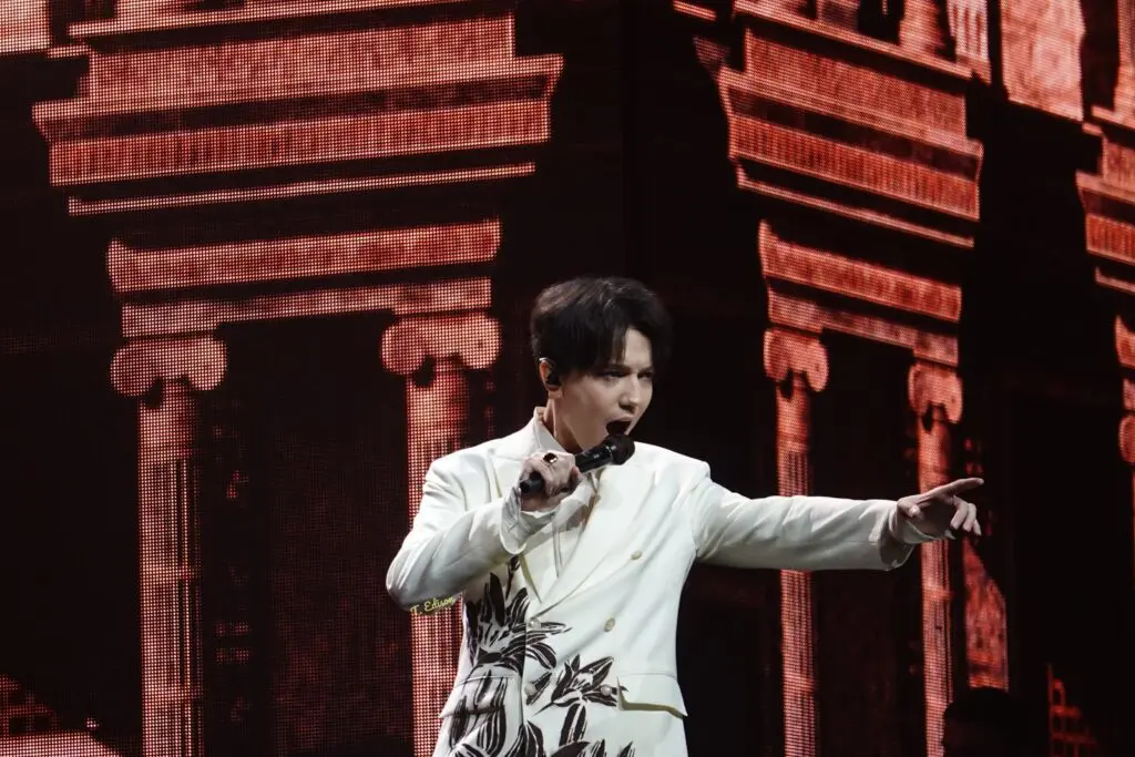 Dimash Qudaibergen Dubai Arnau Tammy Edison