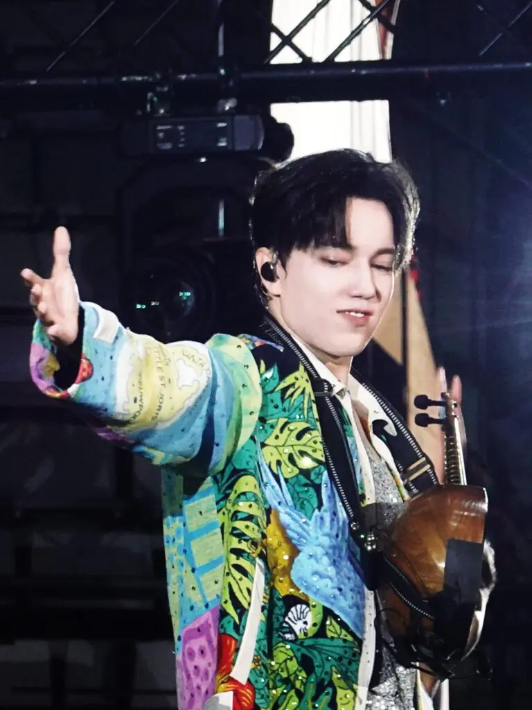 Dimash Qudaibergen, Barselona, Stranger Turu 2025, 8 Kasım