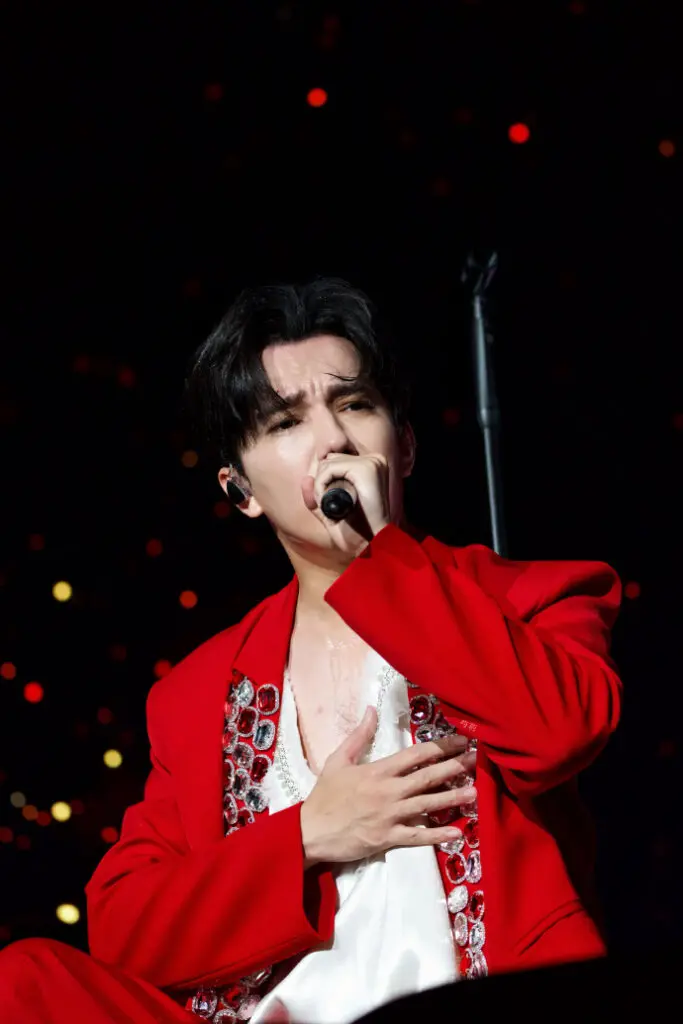Dimash Qudaibergen, Barselona, Stranger Turu 2025, 8 Kasım