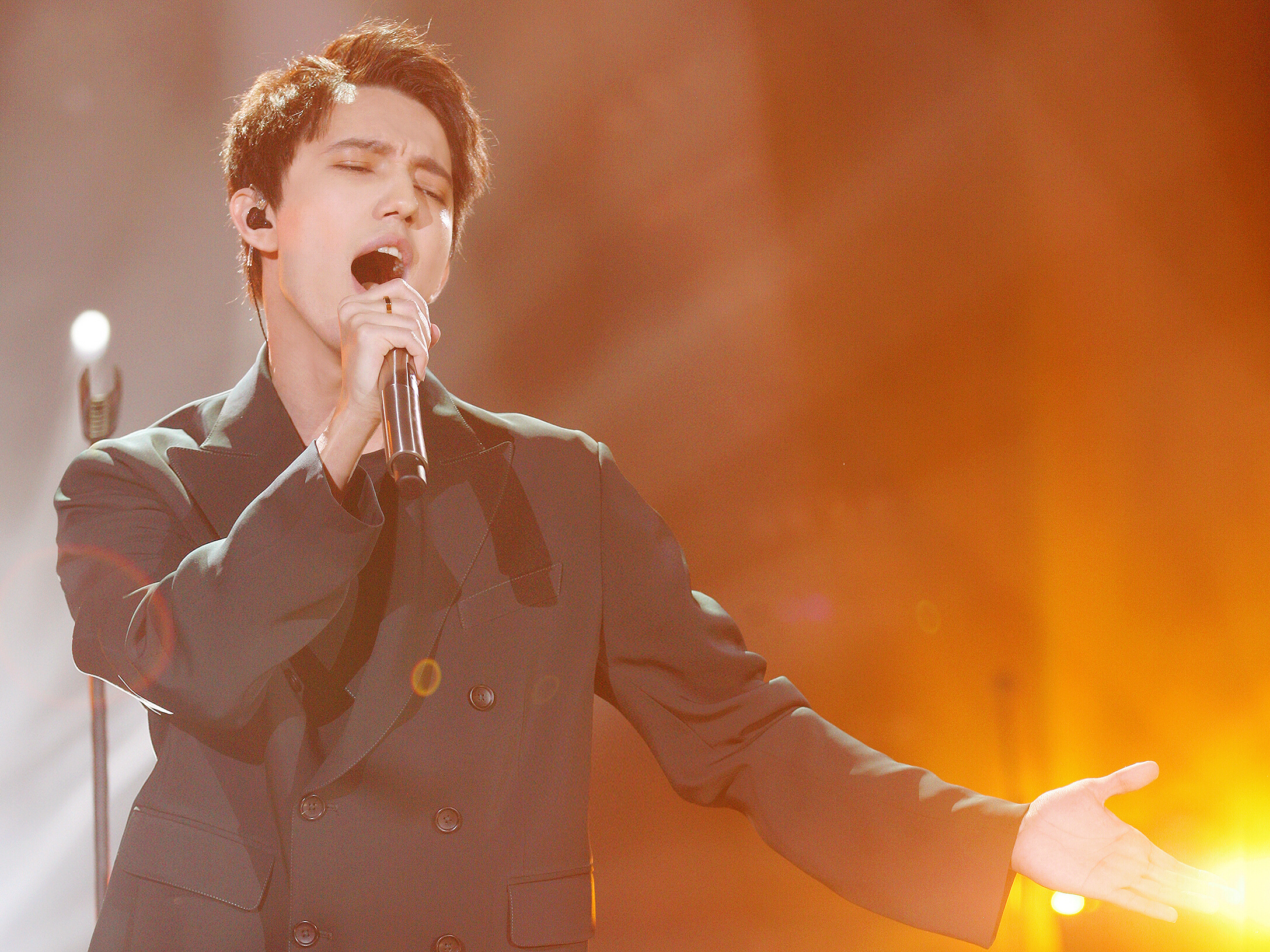 Dimash Qudaibergen - Singer - SOS