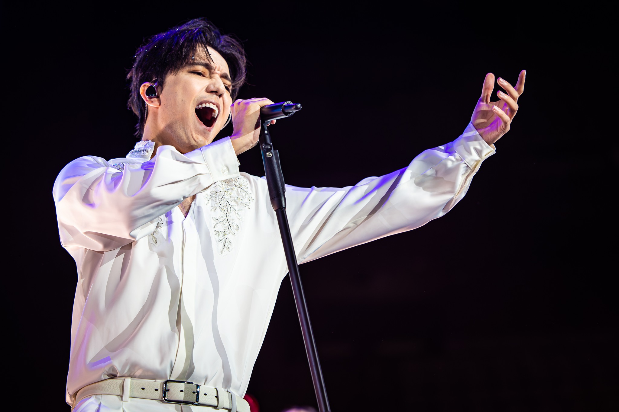 Dimash Qudaibergen in Barcelona, Stranger Tour 2025, November 8